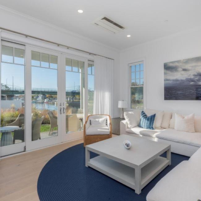 Canoe Place Waterfront Residences Hampton Bays Exteriör bild